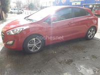 Usado Hyundai i30 110 CV (80 kW) 2015 Granate Berlina