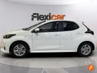 Usado Toyota Yaris Hybrid Active 116 CV (85 kW) 2025 Blanco Berlina