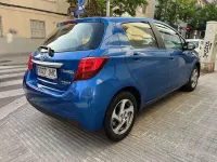 Usado Toyota Yaris Hybrid Advance 100 CV (73 kW) 2015 Azul Utilitario