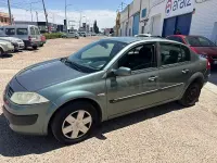 Usado Renault Mégane Authentique 100 CV (73 kW) 2004 Verde Berlina