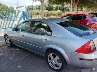 Usado Ford Mondeo Trend 115 CV (84 kW) 2004 Gris / plata Berlina