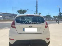Usado Ford Fiesta Trend 68 CV (50 kW) 2009 Blanco Berlina
