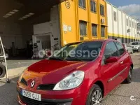 Usado Renault Clio II 75 CV (55 kW) 2008 Granate Berlina