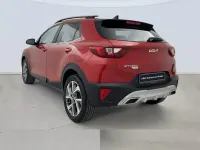 Käytetty Kia Stonic GT-Line 120 HP (88 kW) 2022 Punainen Katumaasturi