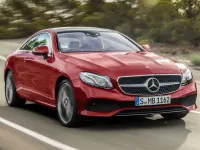 Usado Mercedes E300 245 CV (180 kW) 2017 Plateado Coupe