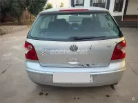 Usado VW Polo Highline 75 CV (55 kW) 2003 Gris / plata Berlina