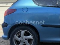 Usado Peugeot 206 110 CV (80 kW) 2002 Azul Berlina