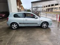 Usado Nissan Almera Tekna 98 CV (72 kW) 2002 Verde Berlina