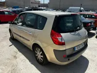 Usado Renault Grand Scénic II Dynamique 130 CV (95 kW) 2007 Gris / plata Monovolumen