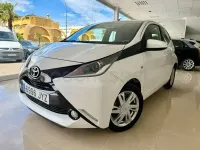 Usado Toyota Aygo X-play 69 CV (50 kW) 2017 Blanco Utilitario
