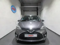 Usado Toyota Yaris Active 99 CV (72 kW) 2016 Gris / plata Berlina