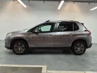 Usado Peugeot 2008 Style 100 CV (73 kW) 2018 Gris / plata SUV