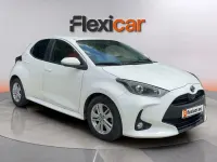 Usado Toyota Yaris Hybrid Business Edition 116 CV (85 kW) 2022 Blanco Berlina