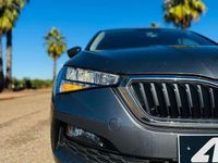 Usado Skoda Scala Ambition 110 CV (80 kW) 2023 Gris Utilitario