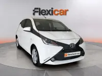 Usado Toyota Aygo X-cite 72 CV (52 kW) 2017 Blanco Utilitario
