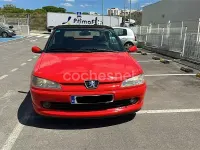 Usado Peugeot 306 Cabriolet 135 CV (99 kW) 1999 Rojo Descapotable