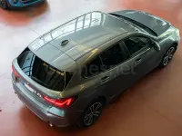 Usado BMW 118 Sport Line 150 CV (110 kW) 2022 Gris / plata Utilitario