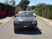 Usado Mercedes C200 Avantgarde 122 CV (89 kW) 2003 Negro Berlina