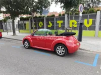 Usado VW New Beetle 102 CV (75 kW) 2004 Rojo Utilitario
