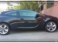 Usado Opel Astra GTC Sportive 136 CV (100 kW) 2016 Negro Berlina