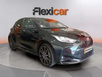 Usado Toyota Yaris Hybrid Sport 116 CV (85 kW) 2022 Negro Berlina