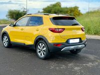 Usado Kia Stonic 100 CV (73 kW) 2023 Amarillo SUV