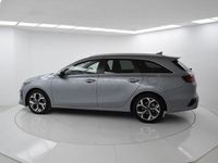 Usado Kia Ceed 136 CV (100 kW) 2022 Gris / plata Utilitario