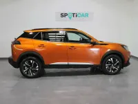 Usado Peugeot 2008 Active 100 CV (73 kW) 2021 Naranja SUV