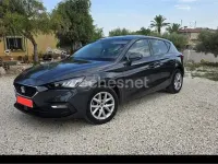 Usado Seat Leon Style 130 CV (95 kW) 2020 Negro Berlina