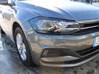 Usado VW Polo Advance 95 CV (69 kW) 2018 Gris / plata Utilitario