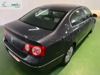 Usado VW Passat Highline 140 CV (102 kW) 2008 Negro Berlina