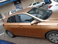 Usado Hyundai i20 84 CV (61 kW) 2016 Naranja Berlina