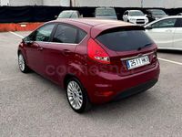 Usado Ford Fiesta Titanium 95 CV (69 kW) 2012 Granate Utilitario