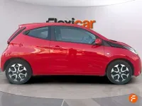 Usado Toyota Aygo X-play 72 CV (52 kW) 2019 Rojo Utilitario