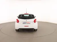 Usado Peugeot 208 Allure 82 CV (60 kW) 2014 Blanco Utilitario