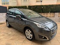 Usado Peugeot 5008 Allure 130 CV (95 kW) 2016 Gris / plata Monovolumen