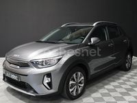 Usado Kia Stonic 100 CV (73 kW) 2025 Gris / plata SUV