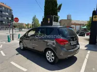 Usado Opel Meriva Essentia 100 CV (73 kW) 2011 Gris / plata Monovolumen