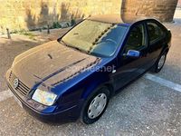 Usado VW Bora Trendline 110 CV (80 kW) 2001 Azul Berlina