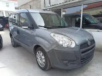 Usado Fiat Doblò Dynamic 90 CV (66 kW) 2012 Gris / plata Monovolumen