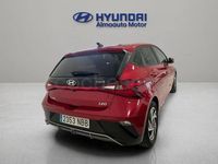 Usado Hyundai i20 100 CV (73 kW) 2025 Rojo Utilitario