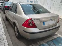 Usado Ford Mondeo Sport 130 CV (95 kW) 2004 Marrón Berlina