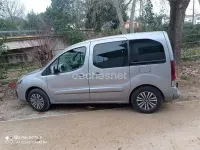 Usado Peugeot Partner Tepee Active 100 CV (73 kW) 2016 Gris / plata Monovolumen