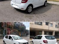 Usado Dacia Sandero Lauréate 75 HP (55 kW) 2013 Branco Sedan