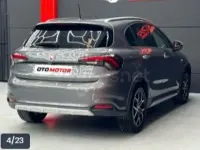 Usado Fiat Tipo Cross 101 CV (74 kW) 2021 Gris / plata Berlina