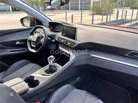 Usado Peugeot 3008 Allure 130 CV (95 kW) 2019 Granate SUV