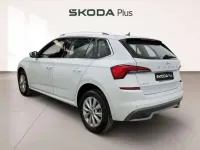 Usado Skoda Kamiq Ambition 110 CV (80 kW) 2021 Blanco SUV