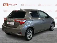 Usado Toyota Yaris Active 69 CV (50 kW) 2018 Gris / plata Berlina