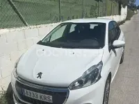 Usado Peugeot 208 Signature Sky 82 CV (60 kW) 2018 Blanco Utilitario