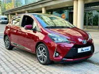 Usado Toyota Yaris Hybrid Advance 100 CV (73 kW) 2017 Granate Berlina
